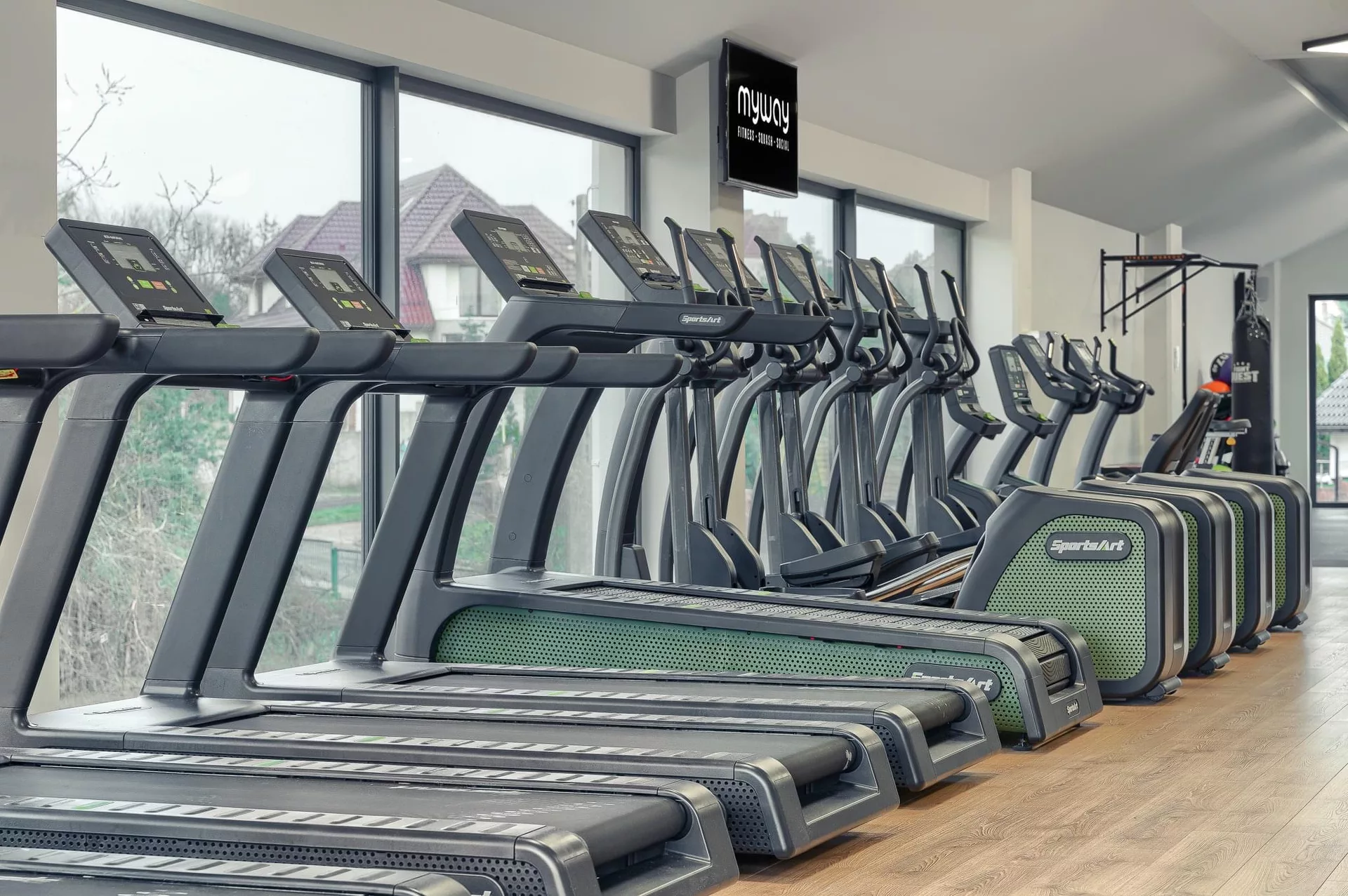 Czym wyróżniają się bieżnie elektryczne od SportsArt na tle konkurencji?