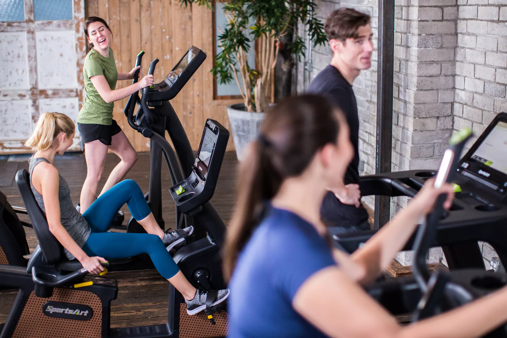 Czym charakteryzuje się nowoczesna siłownia?